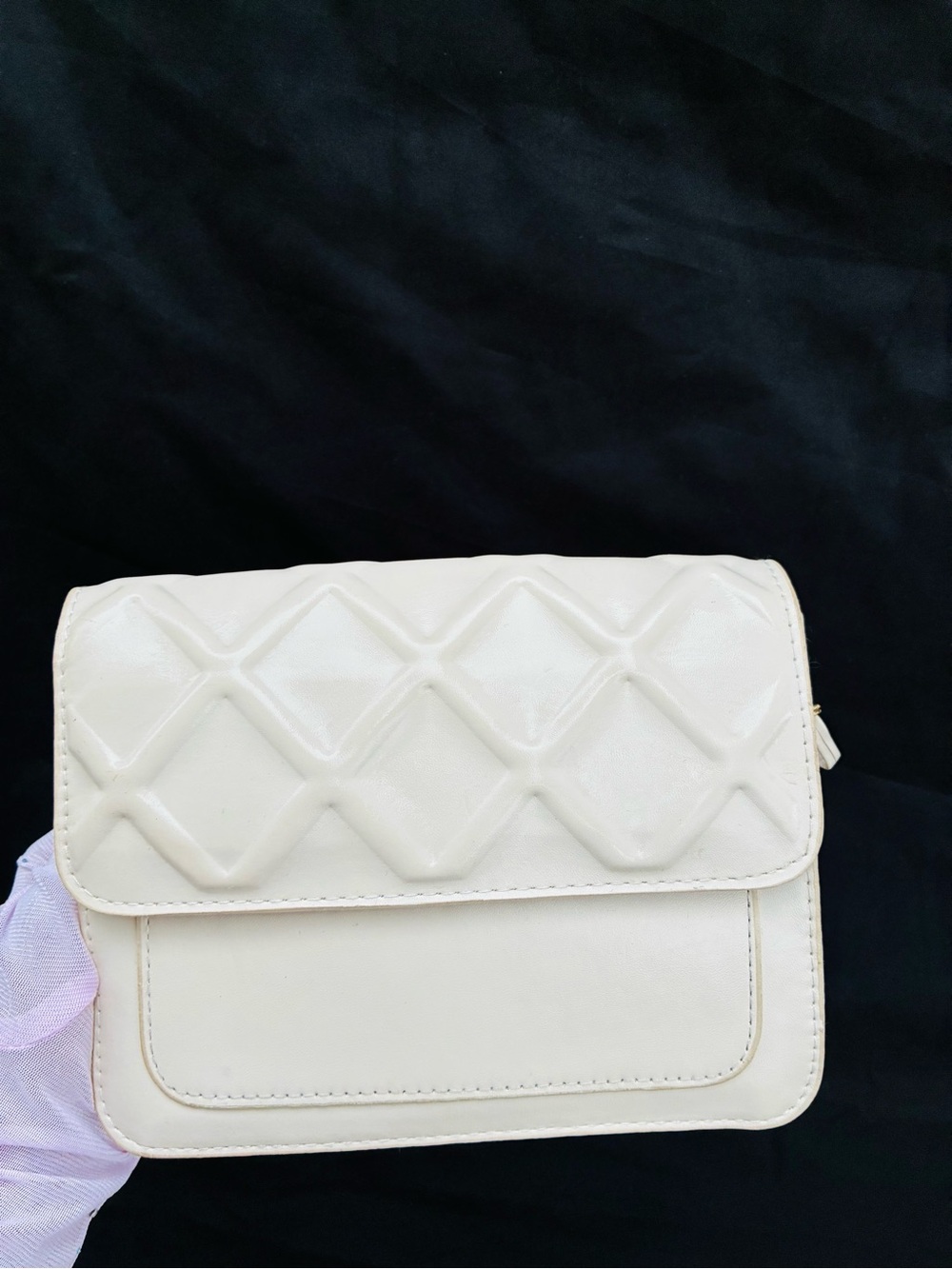 Elegant Quilted White Crossbody Bag - Classic Women's Handbag